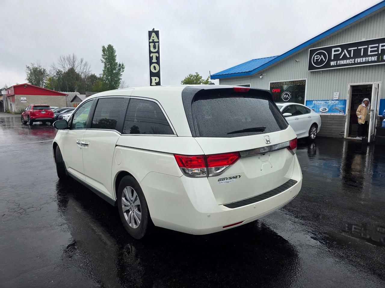 2017 Honda Odyssey EX-L w/Navigation Photo2