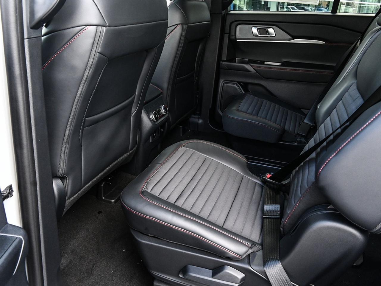 2027 Ford Explorer ST-Line Photo