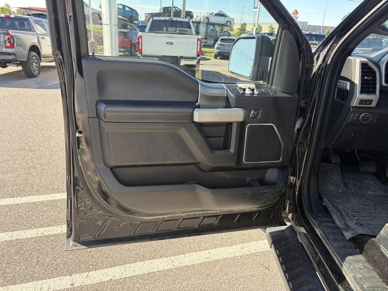 2017 Ford F-150 Lariat Photo