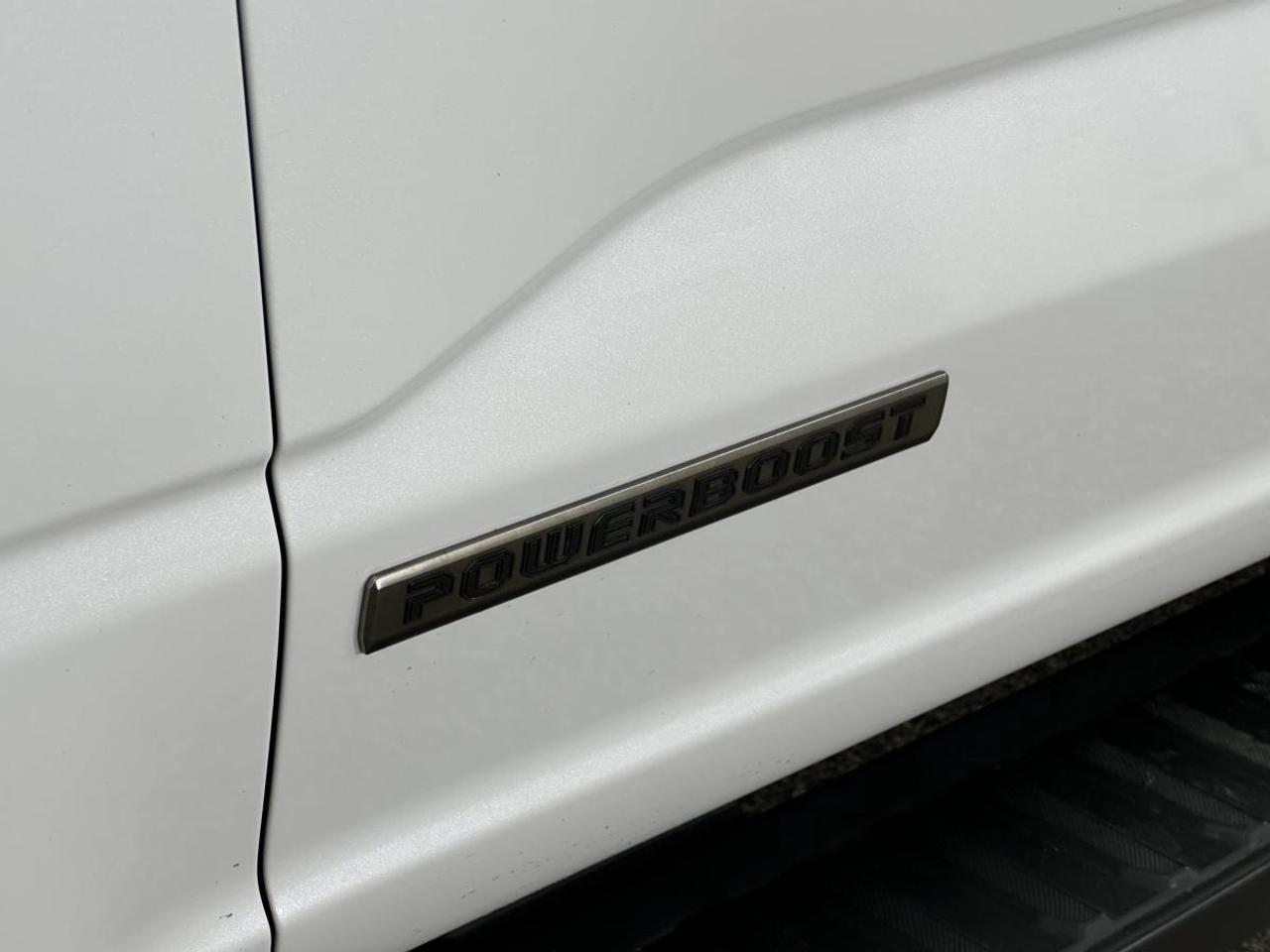 2024 Ford F-150 Lariat LARIAT/HYBRID/4WD/PANOROOF/LEATHER/NAVI/OFF 1 OWNER FOR LEASE! Photo