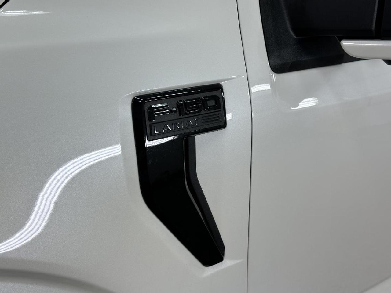 2024 Ford F-150 Lariat LARIAT/HYBRID/4WD/PANOROOF/LEATHER/NAVI/OFF 1 OWNER FOR LEASE! Photo