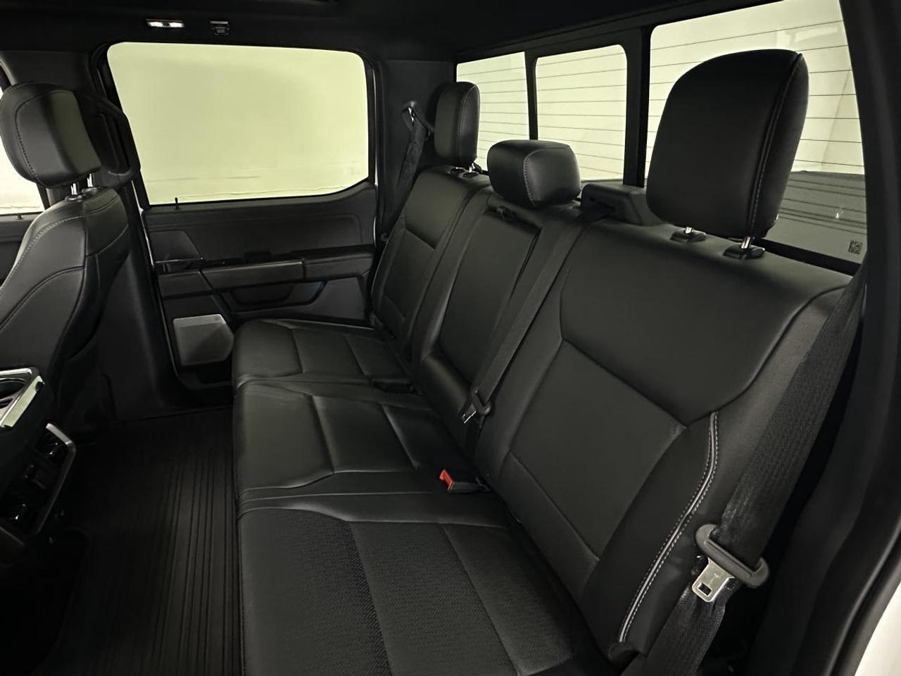 2024 Ford F-150 Lariat LARIAT/HYBRID/4WD/PANOROOF/LEATHER/NAVI/OFF 1 OWNER FOR LEASE! Photo