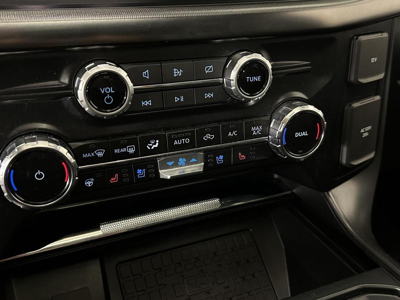 2024 Ford F-150 Lariat LARIAT/HYBRID/4WD/PANOROOF/LEATHER/NAVI/OFF 1 OWNER FOR LEASE! Photo
