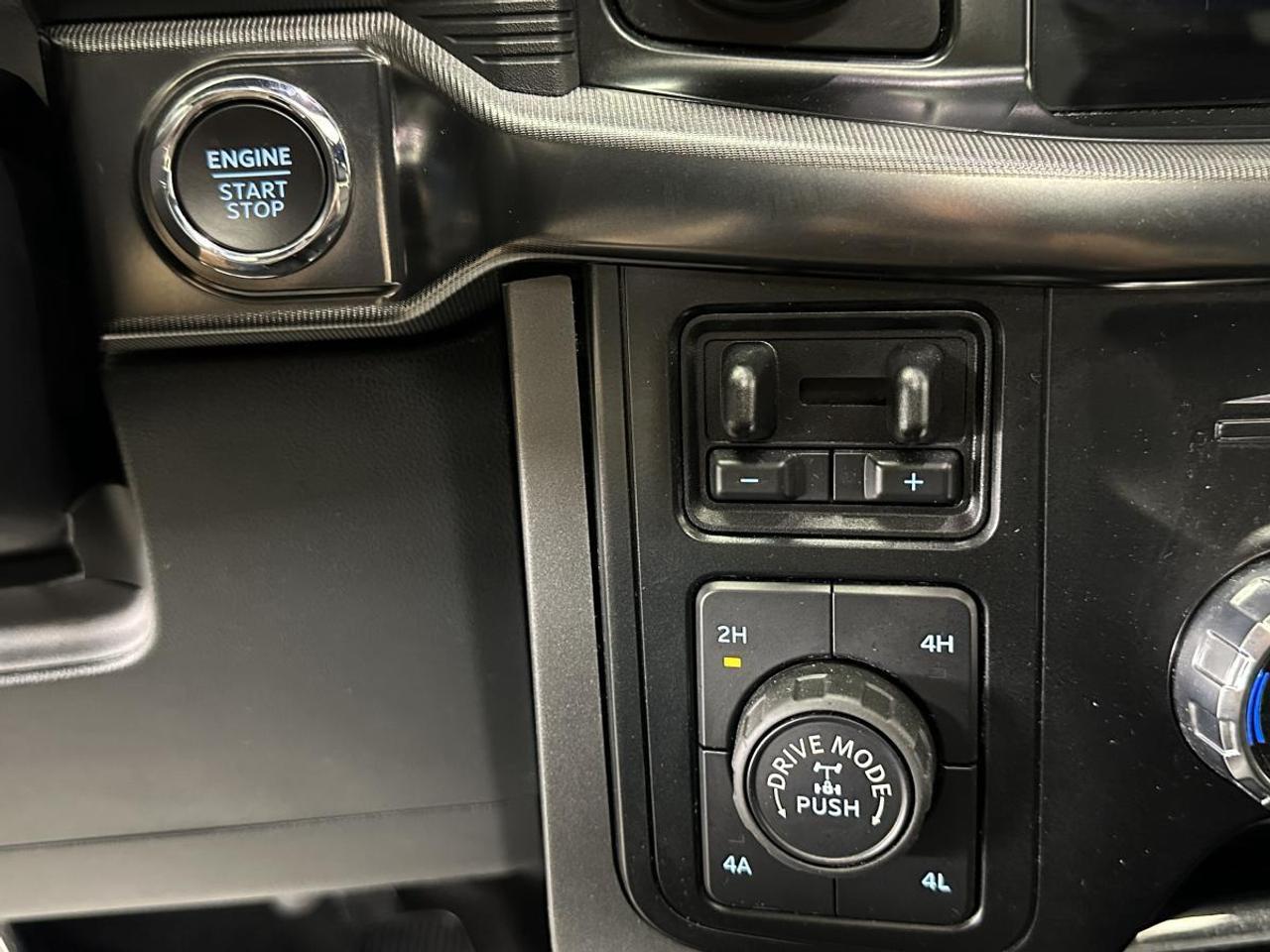 2024 Ford F-150 Lariat LARIAT/HYBRID/4WD/PANOROOF/LEATHER/NAVI/OFF 1 OWNER FOR LEASE! Photo