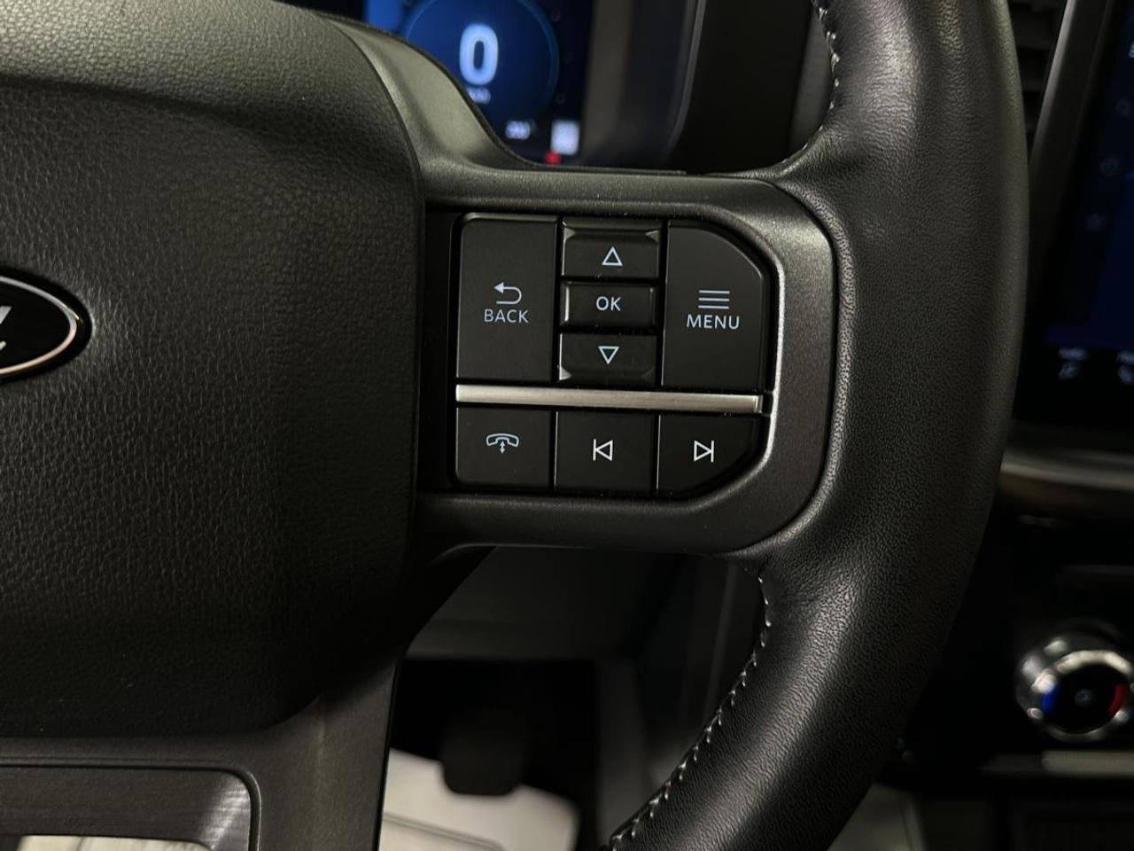 2024 Ford F-150 Lariat LARIAT/HYBRID/4WD/PANOROOF/LEATHER/NAVI/OFF 1 OWNER FOR LEASE! Photo