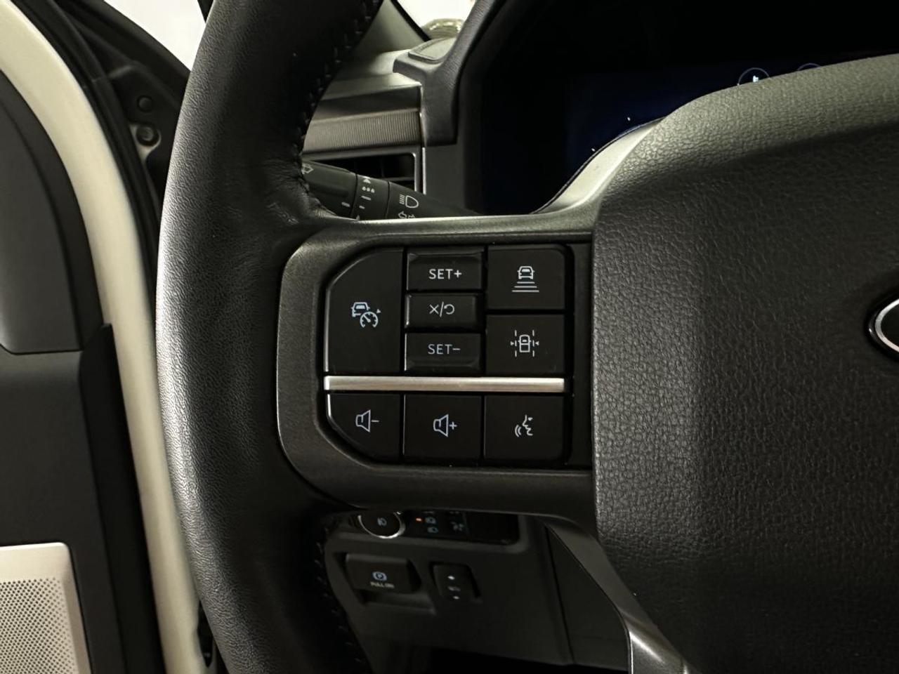 2024 Ford F-150 Lariat LARIAT/HYBRID/4WD/PANOROOF/LEATHER/NAVI/OFF 1 OWNER FOR LEASE! Photo