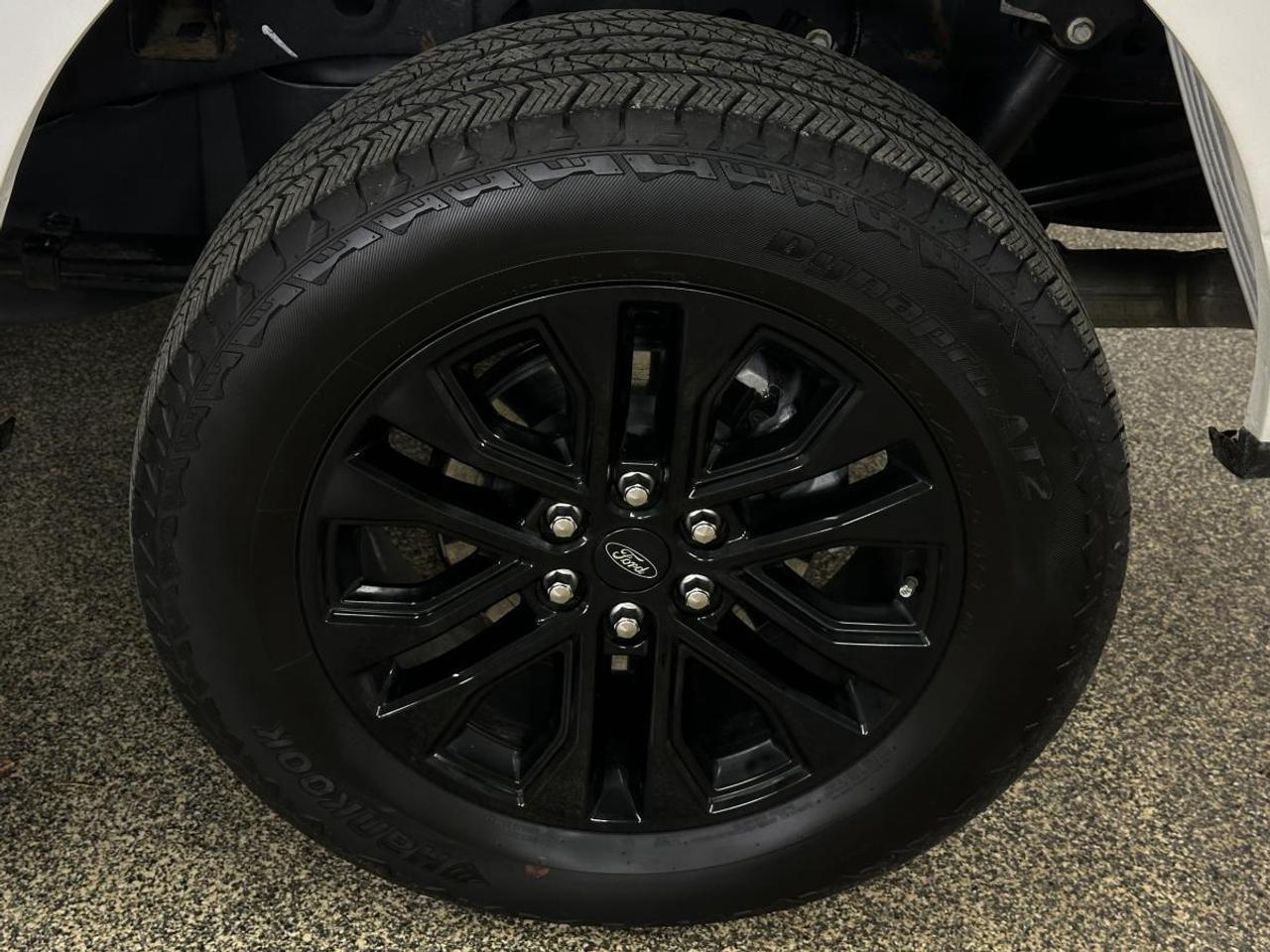 2024 Ford F-150 Lariat LARIAT/HYBRID/4WD/PANOROOF/LEATHER/NAVI/OFF 1 OWNER FOR LEASE! Photo