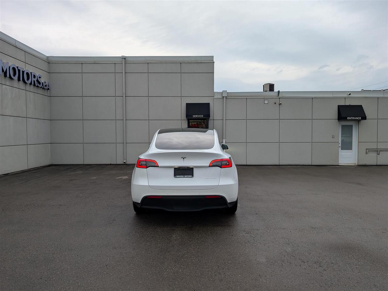 2023 Tesla Model Y LONG RANGE AWD - DUAL MOTOR Photo