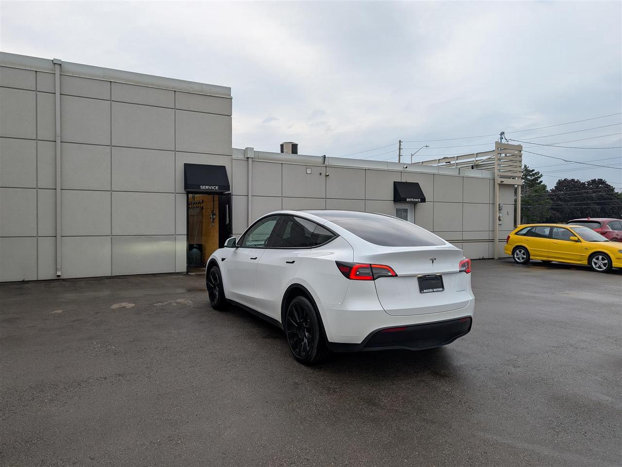 2023 Tesla Model Y LONG RANGE AWD - DUAL MOTOR Photo