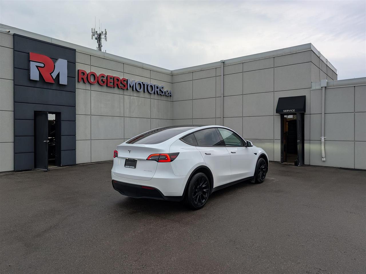 2023 Tesla Model Y LONG RANGE AWD - DUAL MOTOR Photo