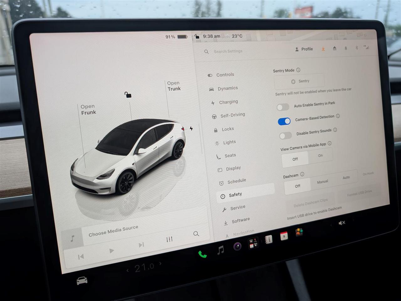 2023 Tesla Model Y LONG RANGE AWD - DUAL MOTOR Photo