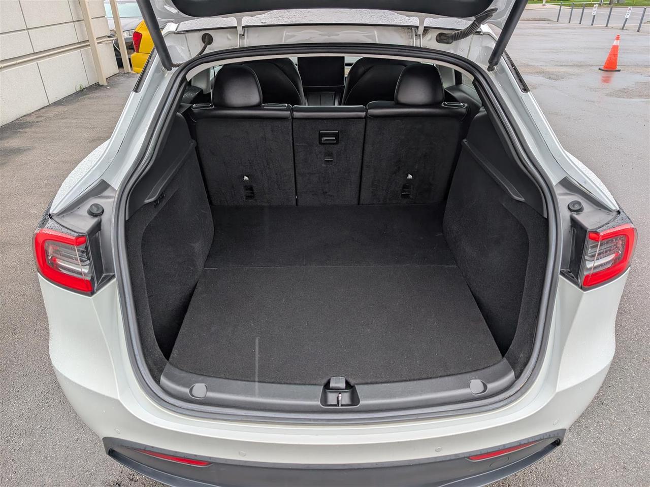 2023 Tesla Model Y LONG RANGE AWD - DUAL MOTOR Photo