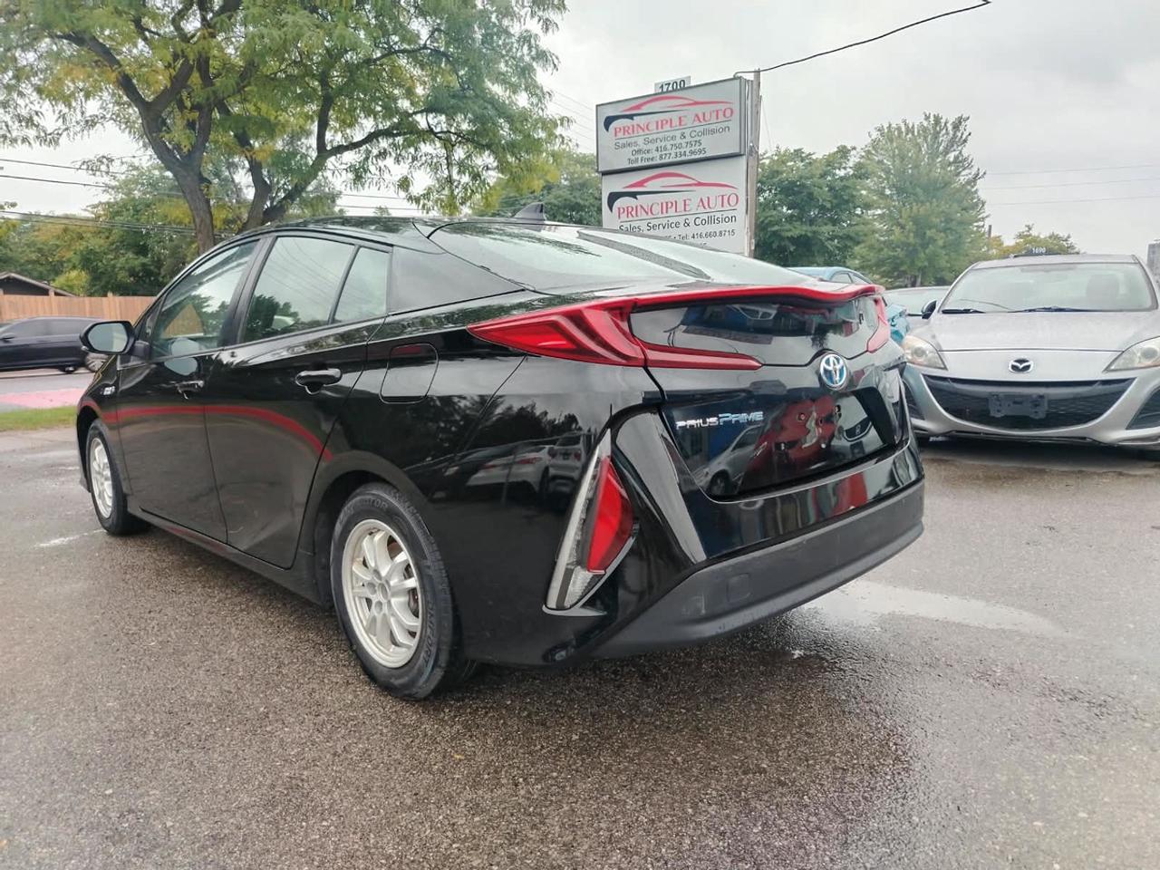 2021 Toyota Prius Prime XLE Photo2