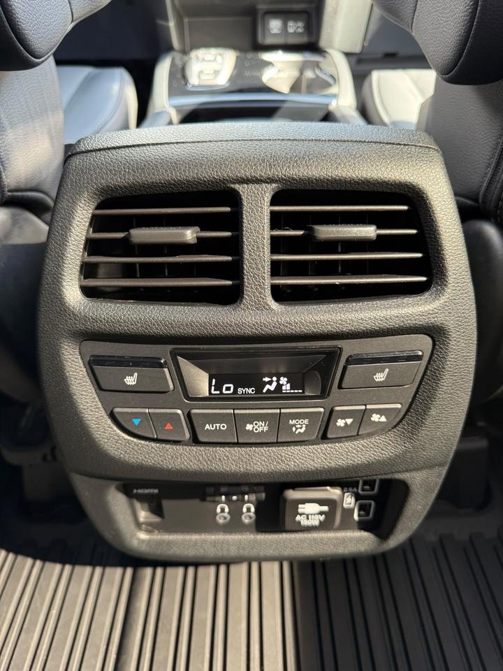2022 Honda Pilot Touring Photo