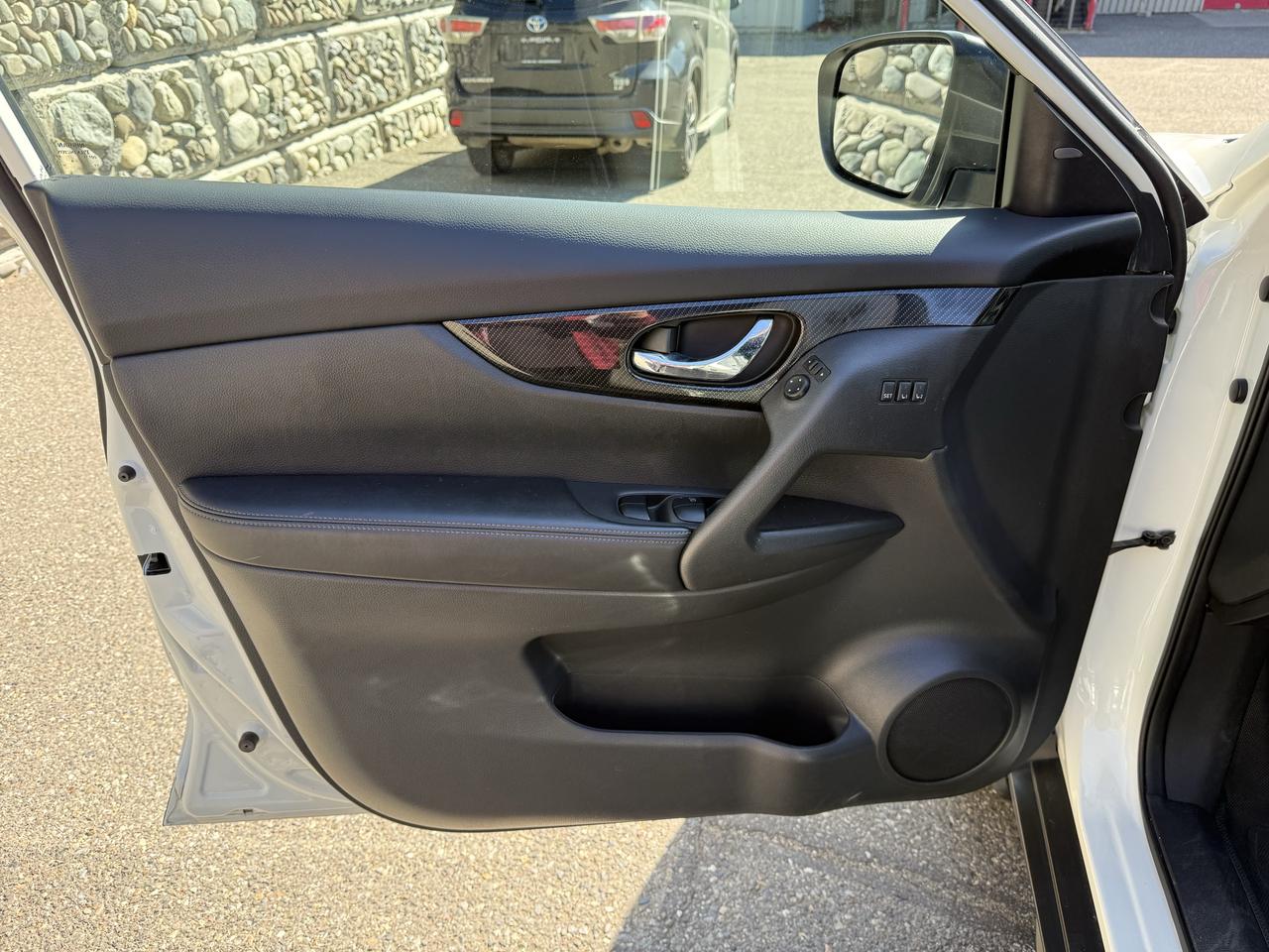 2018 Nissan Rogue SL Photo
