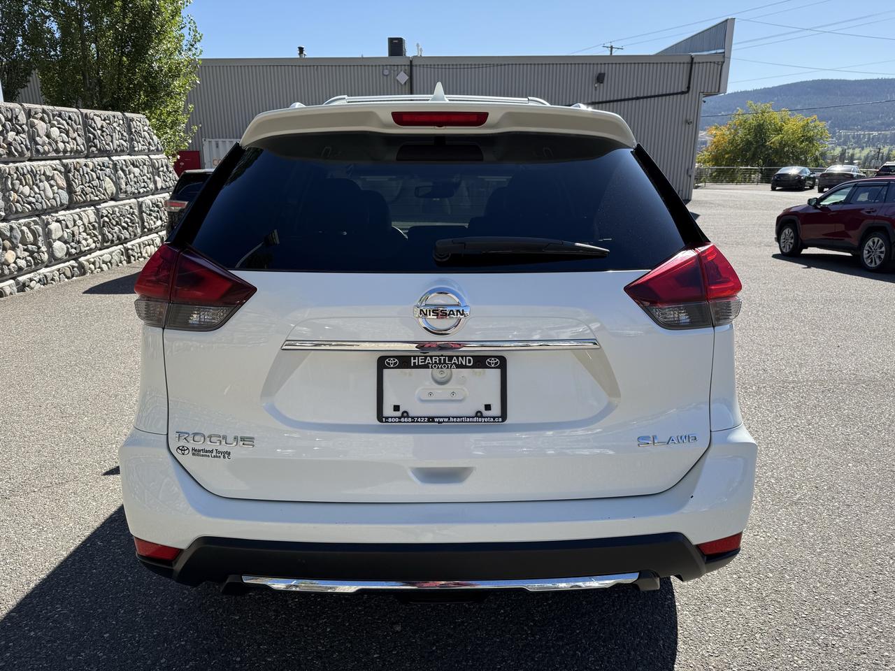 2018 Nissan Rogue SL Photo