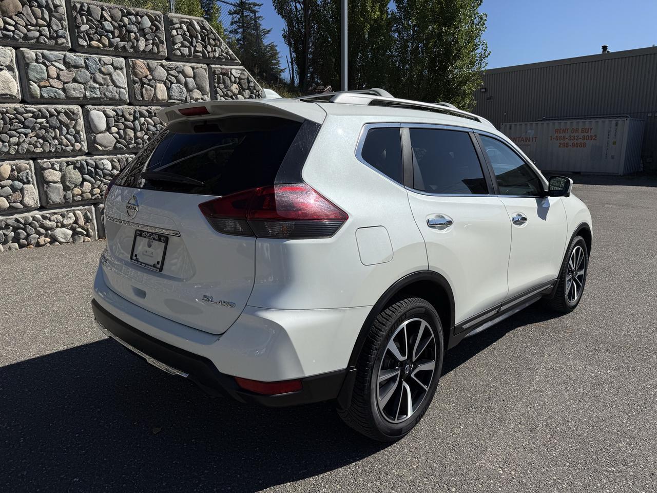 2018 Nissan Rogue SL Photo
