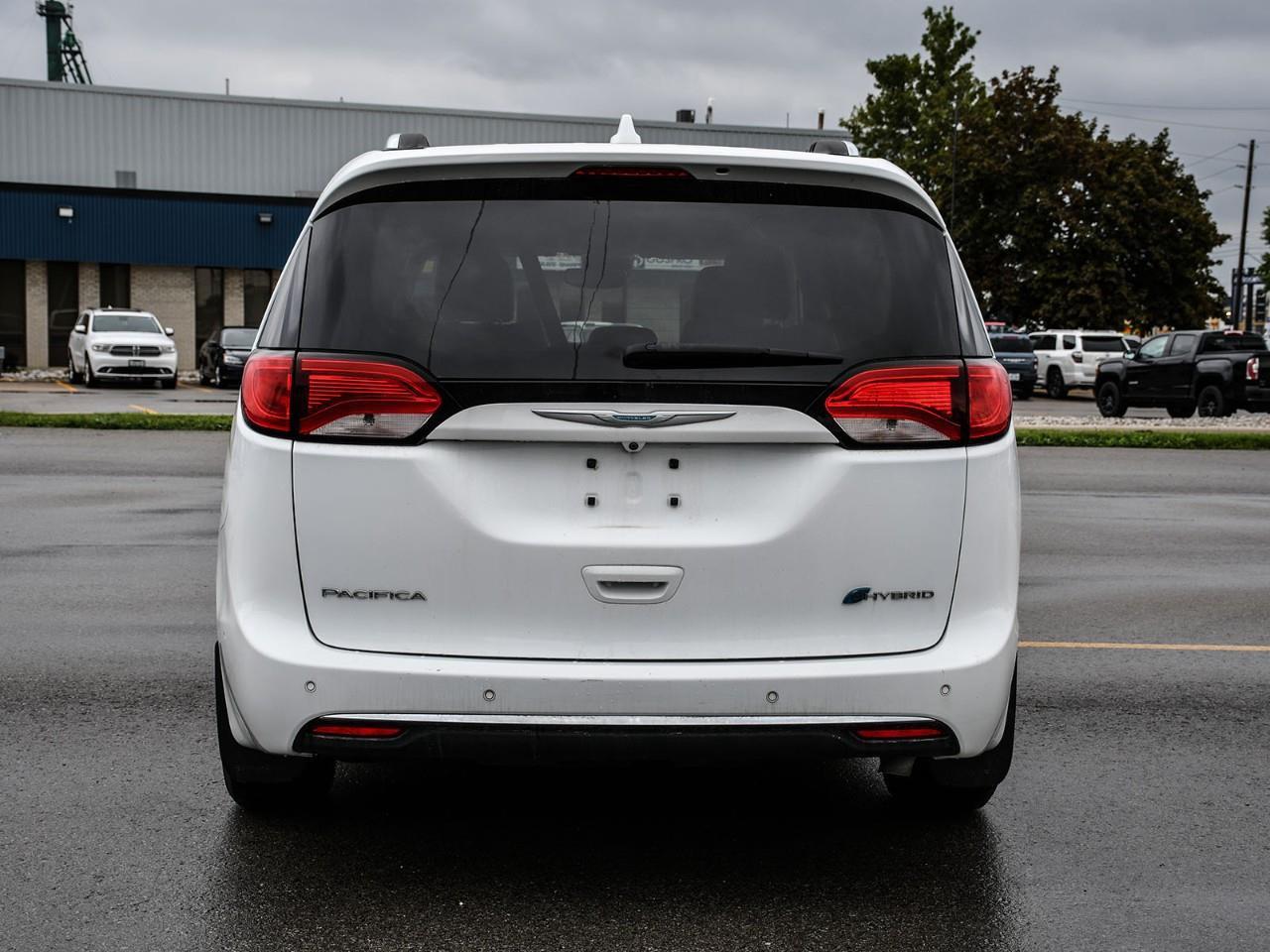 2019 Chrysler Pacifica Hybrid 2019 Chrysler Pacifica Hybrid - Limited | Low KMs | Clean CarFax | Local Trade | Stock #LKCA00798A Photo4