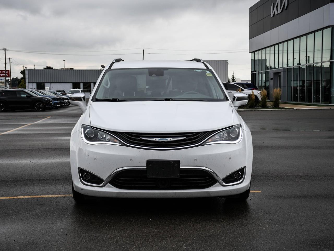 2019 Chrysler Pacifica Hybrid 2019 Chrysler Pacifica Hybrid - Limited | Low KMs | Clean CarFax | Local Trade | Stock #LKCA00798A Photo5