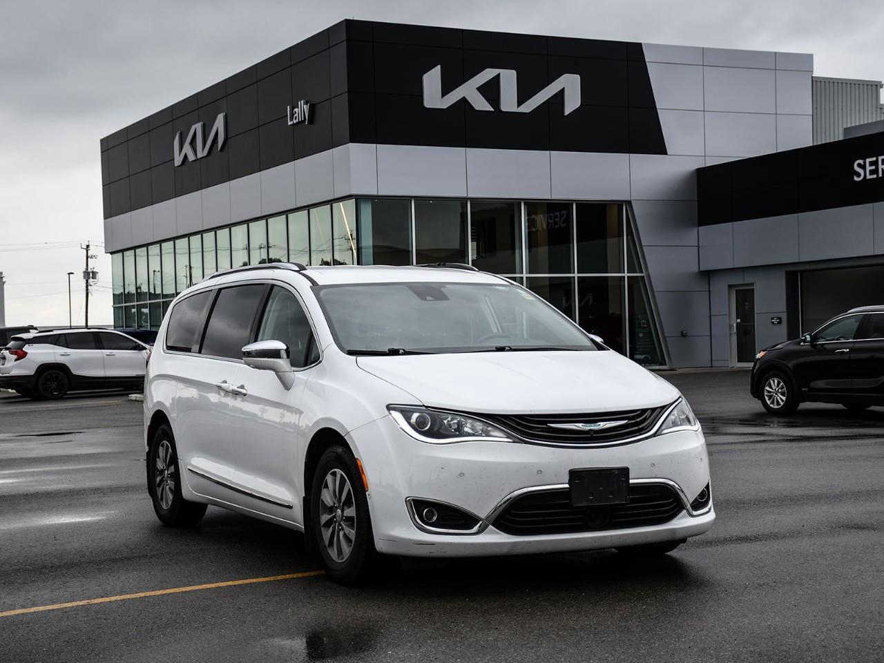2019 Chrysler Pacifica Hybrid 2019 Chrysler Pacifica Hybrid - Limited | Low KMs | Clean CarFax | Local Trade | Stock #LKCA00798A Photo