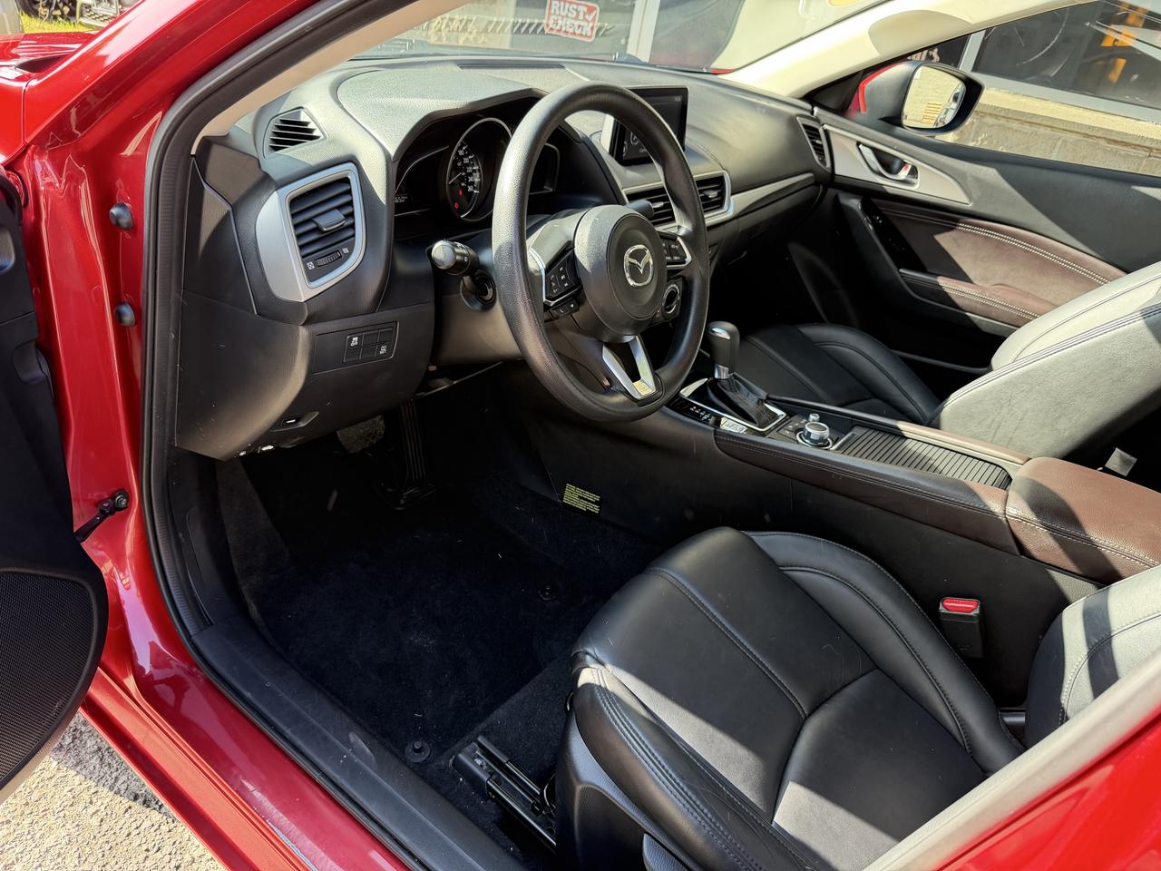 2017 Mazda MAZDA3 SE - HEATED LEATHER SEATS, NAV, BACKUP CAMERA!! Photo