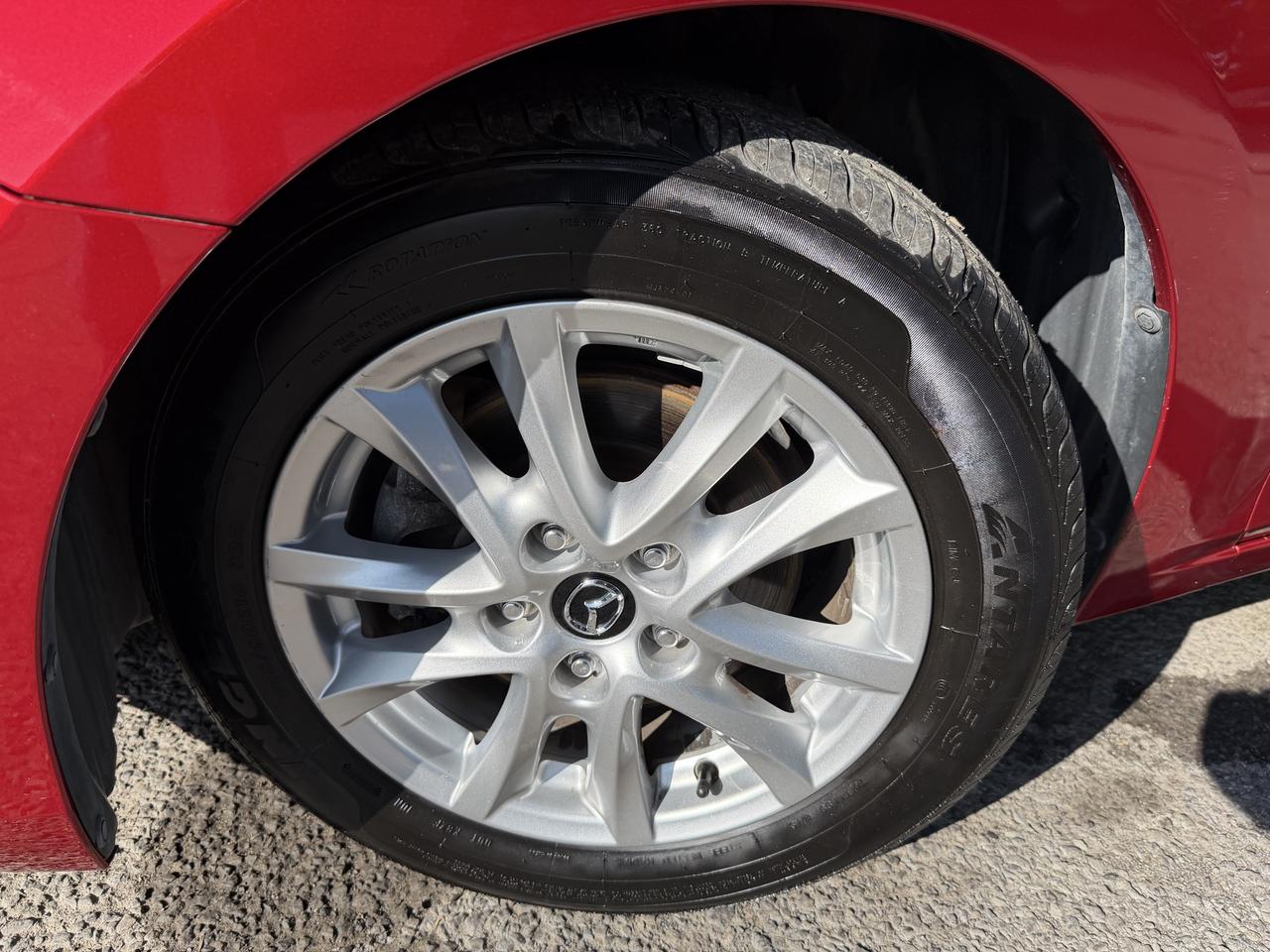 2017 Mazda MAZDA3 SE - HEATED LEATHER SEATS, NAV, BACKUP CAMERA!! Photo