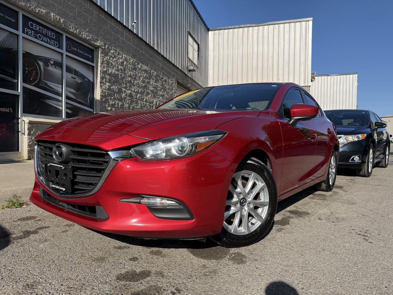 2017 Mazda MAZDA3 SE - HEATED LEATHER SEATS, NAV, BACKUP CAMERA!! - Photo #1
