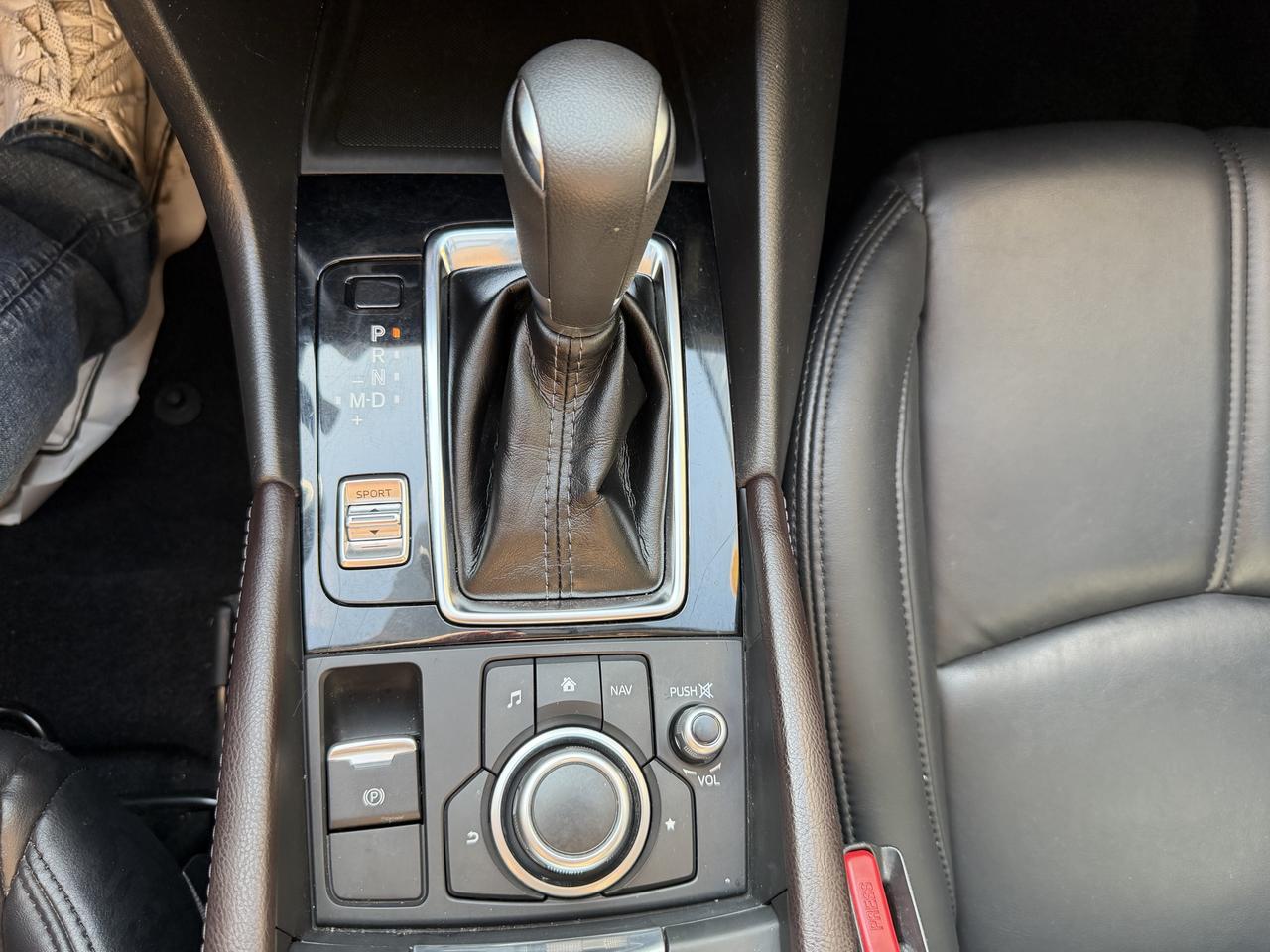 2017 Mazda MAZDA3 SE - HEATED LEATHER SEATS, NAV, BACKUP CAMERA!! Photo68