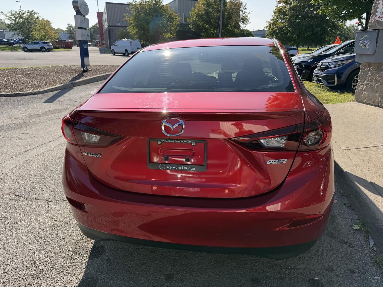 2017 Mazda MAZDA3 SE - HEATED LEATHER SEATS, NAV, BACKUP CAMERA!! Photo