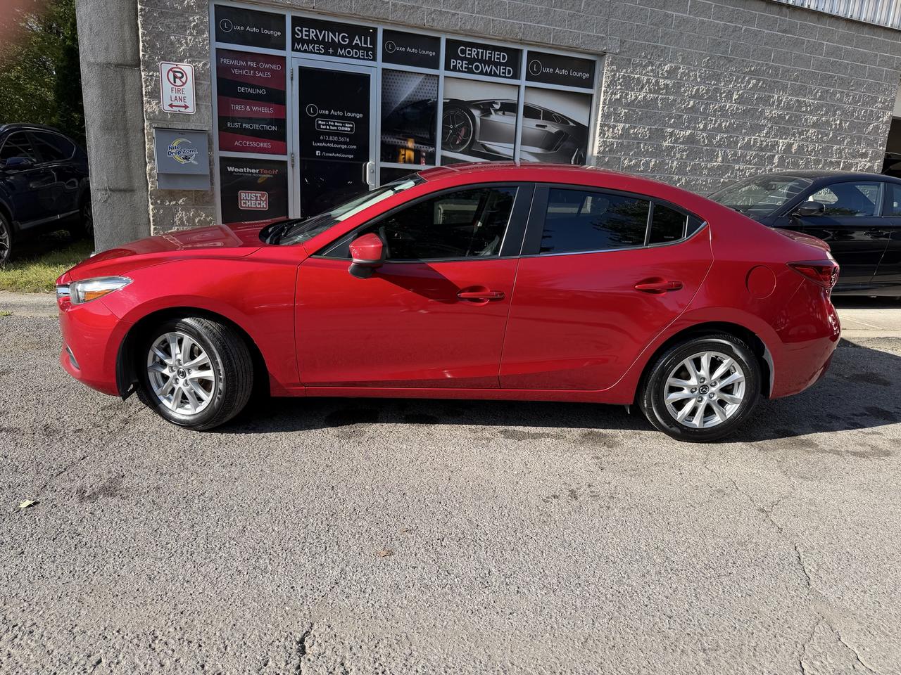 2017 Mazda MAZDA3 SE - HEATED LEATHER SEATS, NAV, BACKUP CAMERA!! - Photo #3