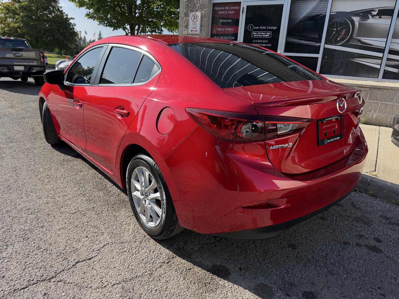 2017 Mazda MAZDA3 SE - HEATED LEATHER SEATS, NAV, BACKUP CAMERA!! Photo
