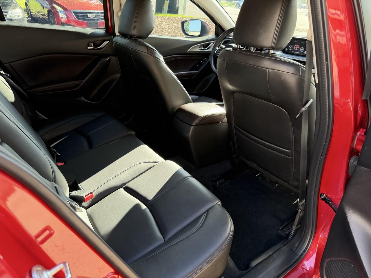 2017 Mazda MAZDA3 SE - HEATED LEATHER SEATS, NAV, BACKUP CAMERA!! Photo