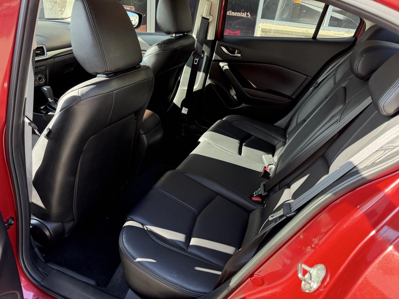 2017 Mazda MAZDA3 SE - HEATED LEATHER SEATS, NAV, BACKUP CAMERA!! Photo32