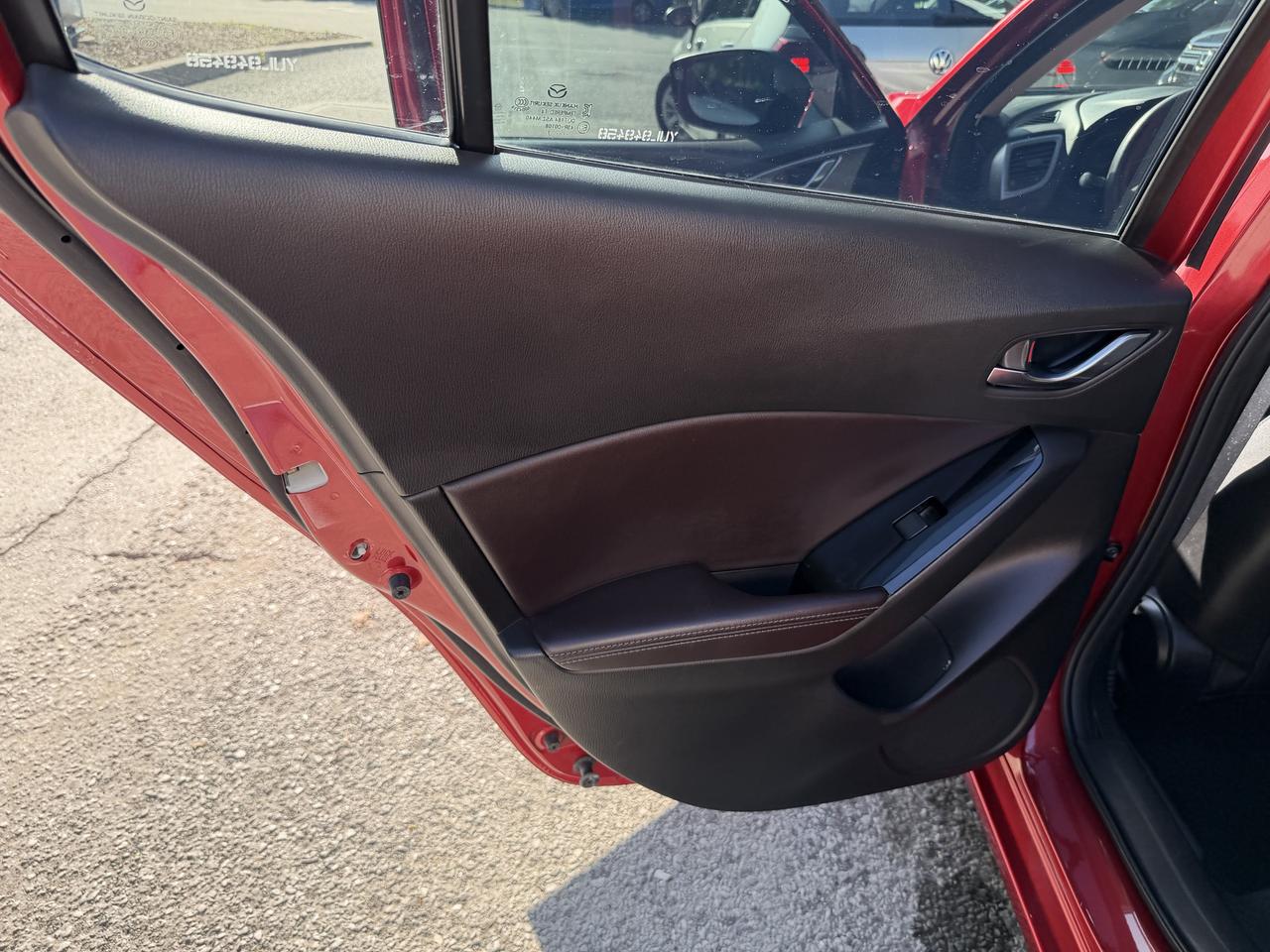 2017 Mazda MAZDA3 SE - HEATED LEATHER SEATS, NAV, BACKUP CAMERA!! Photo