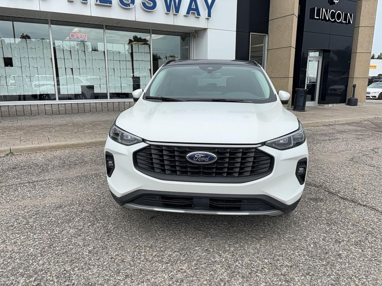 2025 Ford Escape PLATINUM AWD, PANO ROOF, FACTORY HITCH, LOADED! Photo1