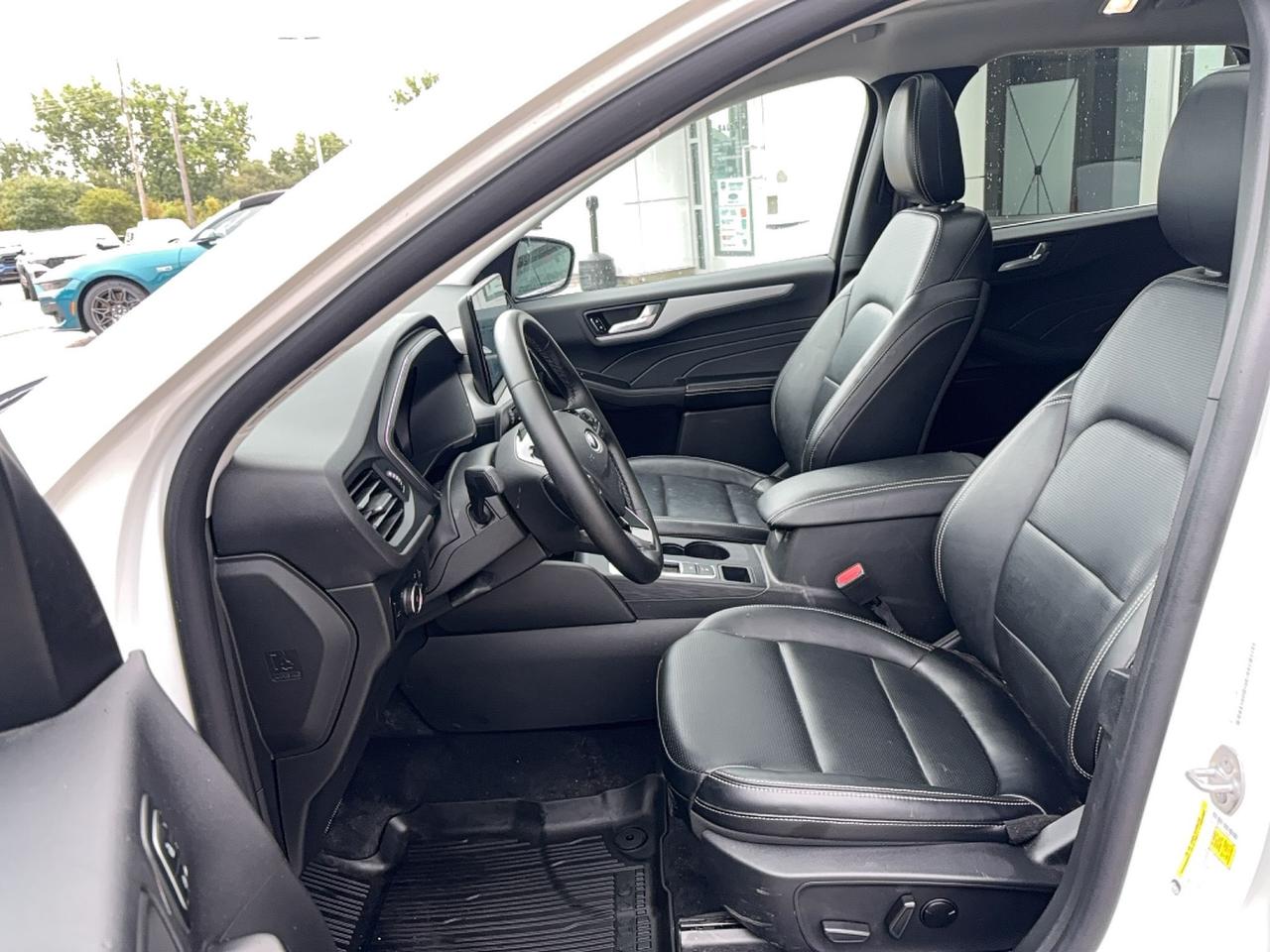 2025 Ford Escape PLATINUM AWD, PANO ROOF, FACTORY HITCH, LOADED! Photo