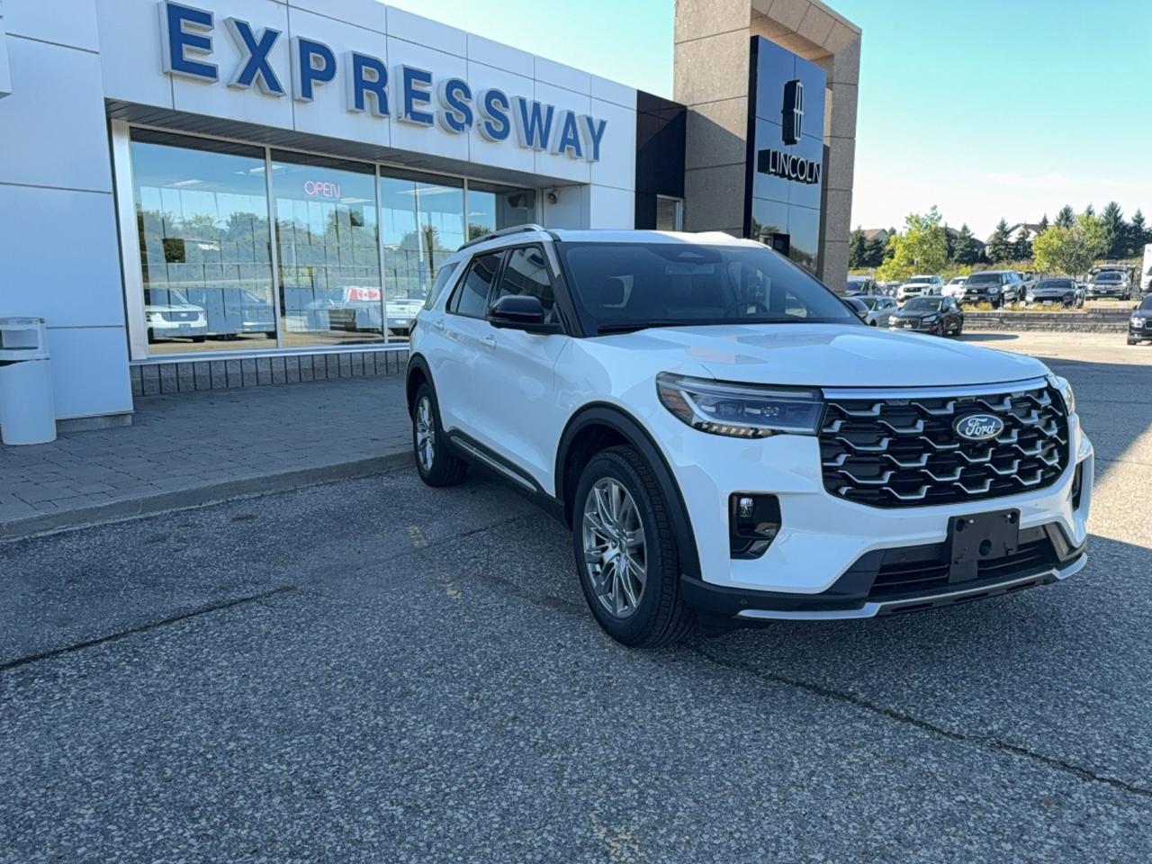 2027 Ford Explorer PLATINUM, TWIN PANEL MOONROOF, 360 CAM, TOW PKG Photo2