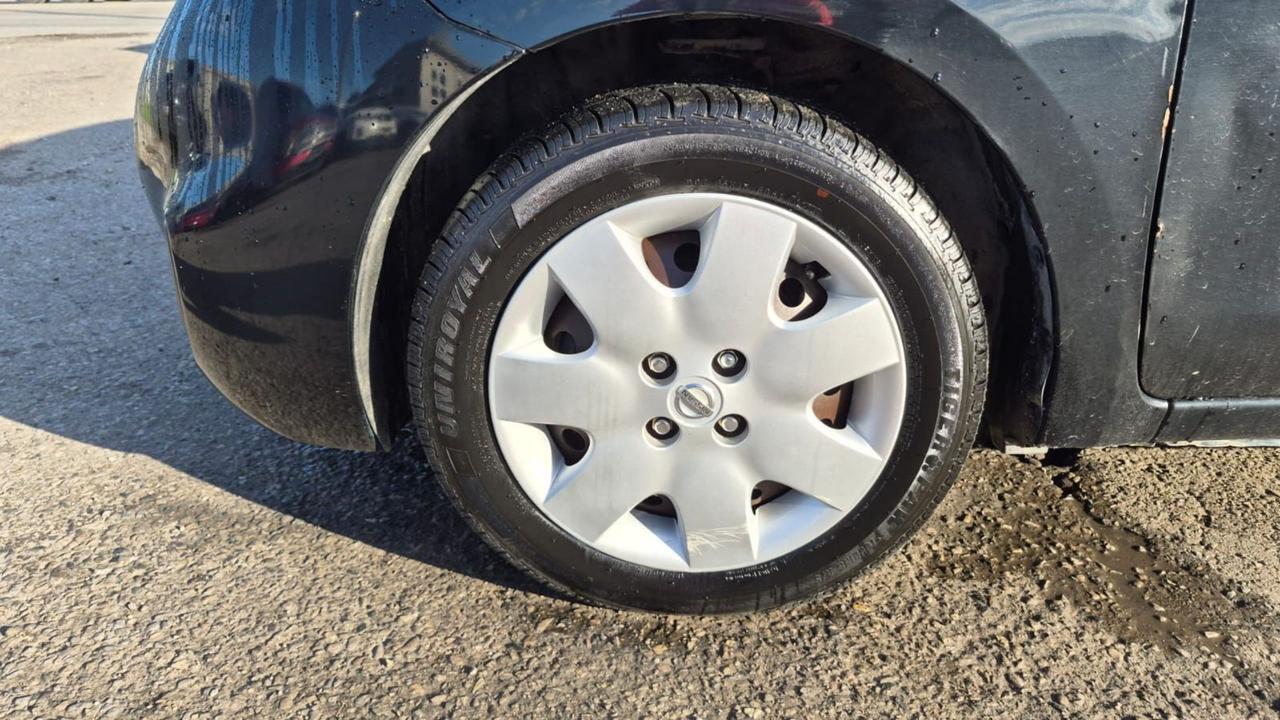 2015 Nissan Micra SV, HATCHBACK, AUTO, GREAT ON FUEL, CERTIFIED Photo