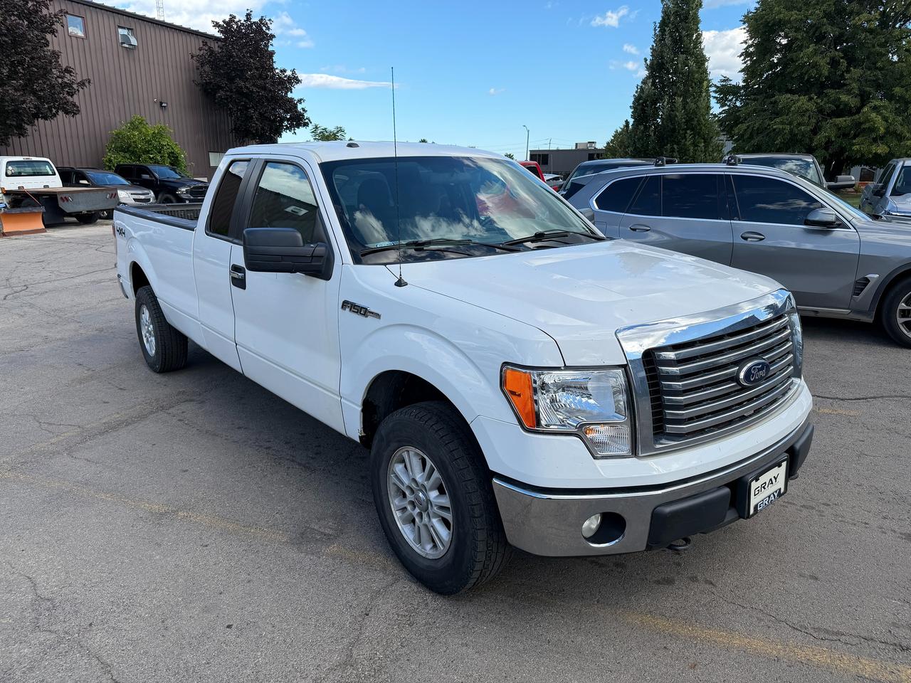 2014 Ford F-150 4WD SUPERCAB 145" XLT Photo2