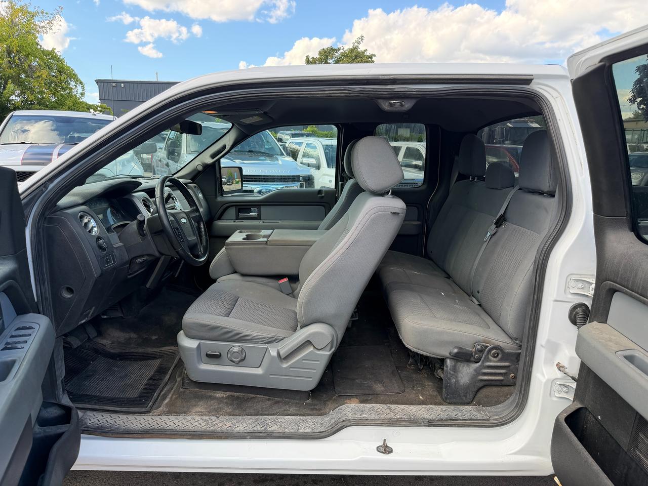 2014 Ford F-150 4WD SUPERCAB 145" XLT Photo