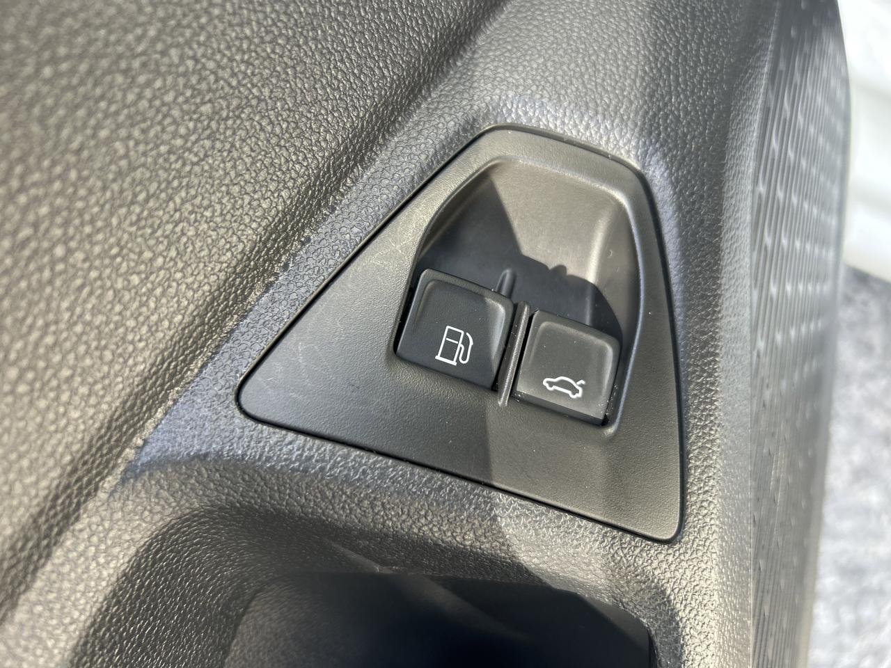 2024 Volkswagen Jetta Comfortline - ONLY 56K, APPLE CARPLAY, NAV & MORE! - Photo #14