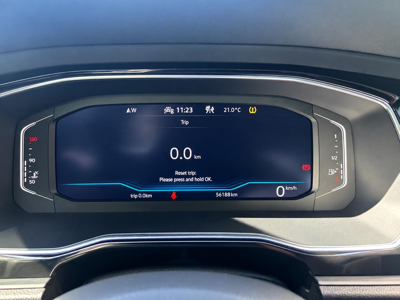 2024 Volkswagen Jetta Comfortline - ONLY 56K, APPLE CARPLAY, NAV & MORE! Photo