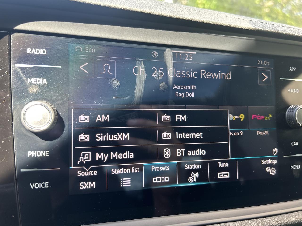 2024 Volkswagen Jetta Comfortline - ONLY 56K, APPLE CARPLAY, NAV & MORE! Photo