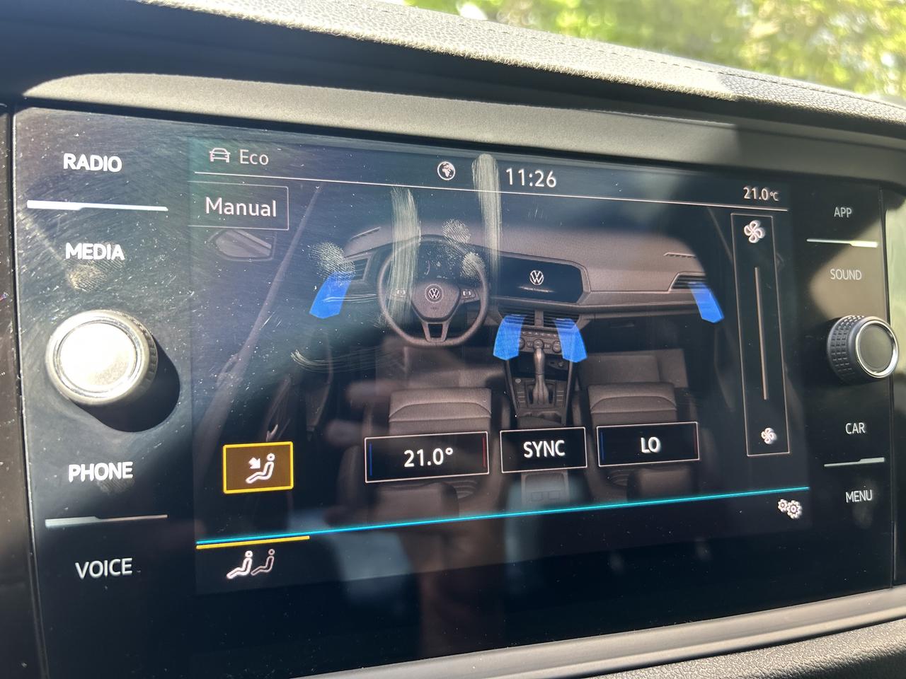 2024 Volkswagen Jetta Comfortline - ONLY 56K, APPLE CARPLAY, NAV & MORE! Photo
