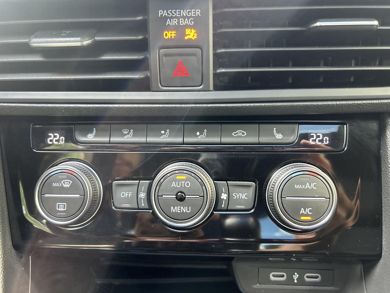 2024 Volkswagen Jetta Comfortline - ONLY 56K, APPLE CARPLAY, NAV & MORE! - Photo #29