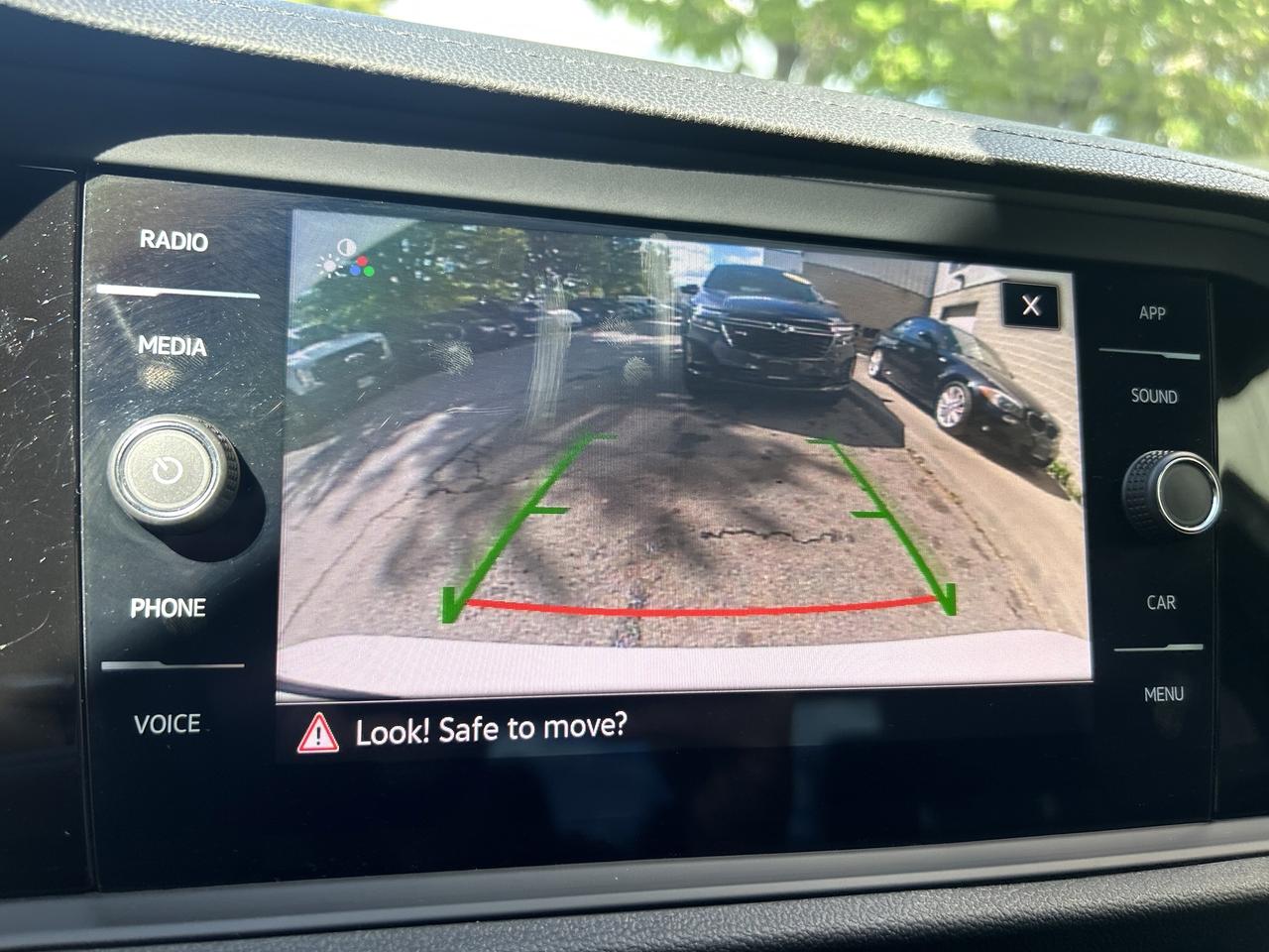 2024 Volkswagen Jetta Comfortline - ONLY 56K, APPLE CARPLAY, NAV & MORE! Photo