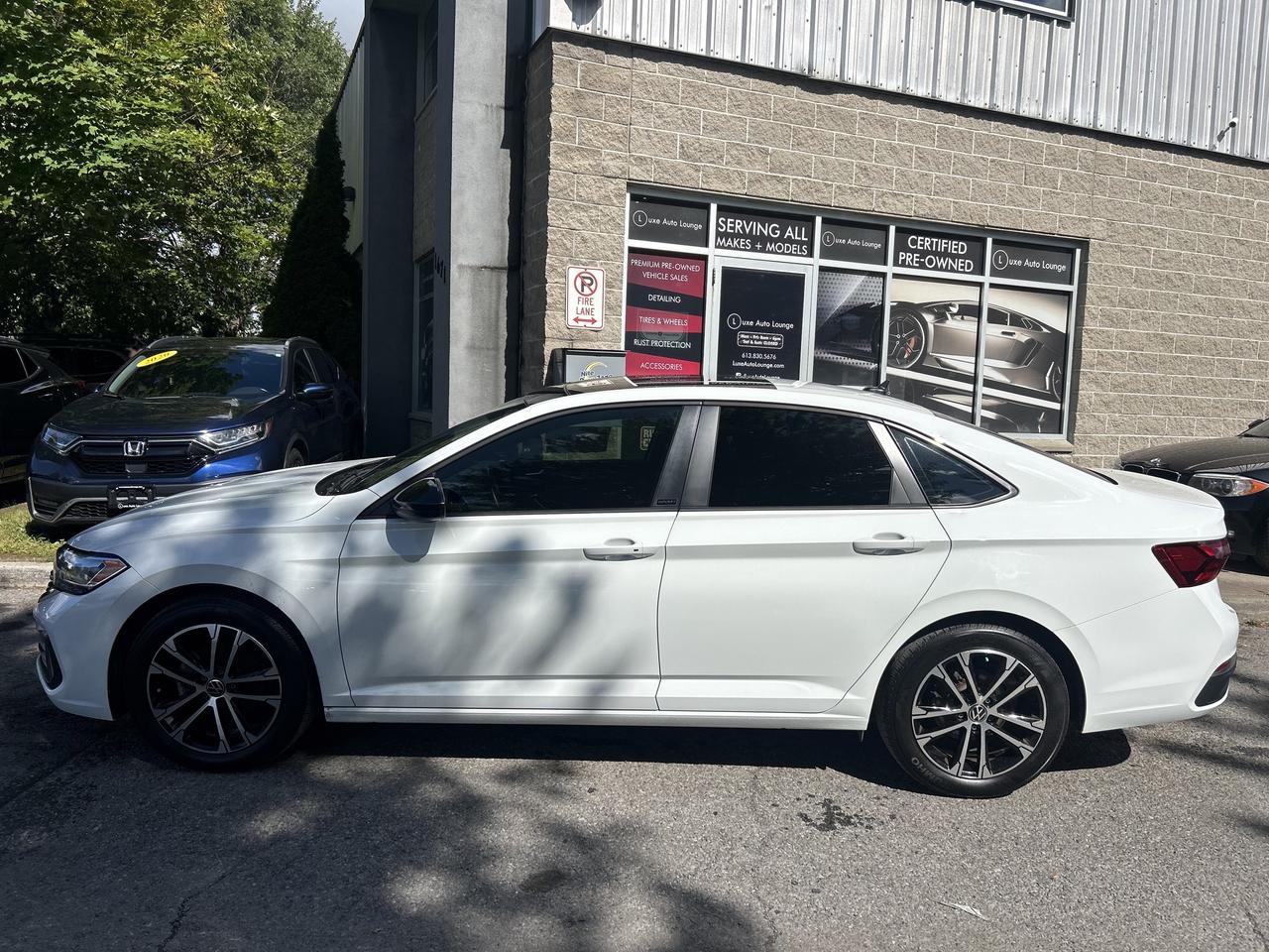 2024 Volkswagen Jetta Comfortline - ONLY 56K, APPLE CARPLAY, NAV & MORE! Photo3