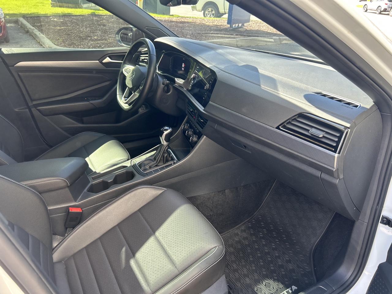 2024 Volkswagen Jetta Comfortline - ONLY 56K, APPLE CARPLAY, NAV & MORE! - Photo #33