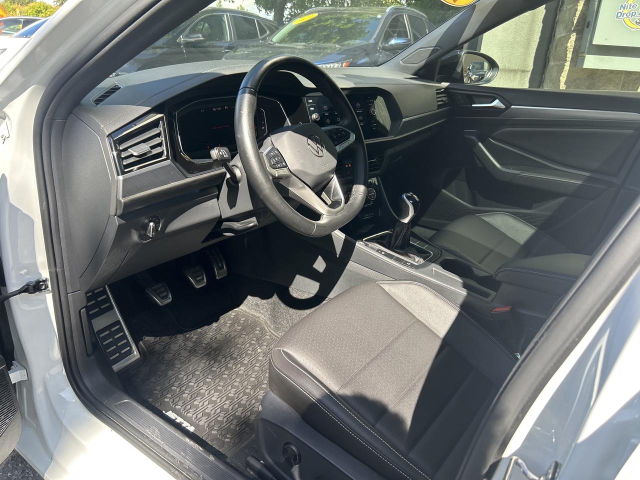 2024 Volkswagen Jetta Comfortline - ONLY 56K, APPLE CARPLAY, NAV & MORE! - Photo #12