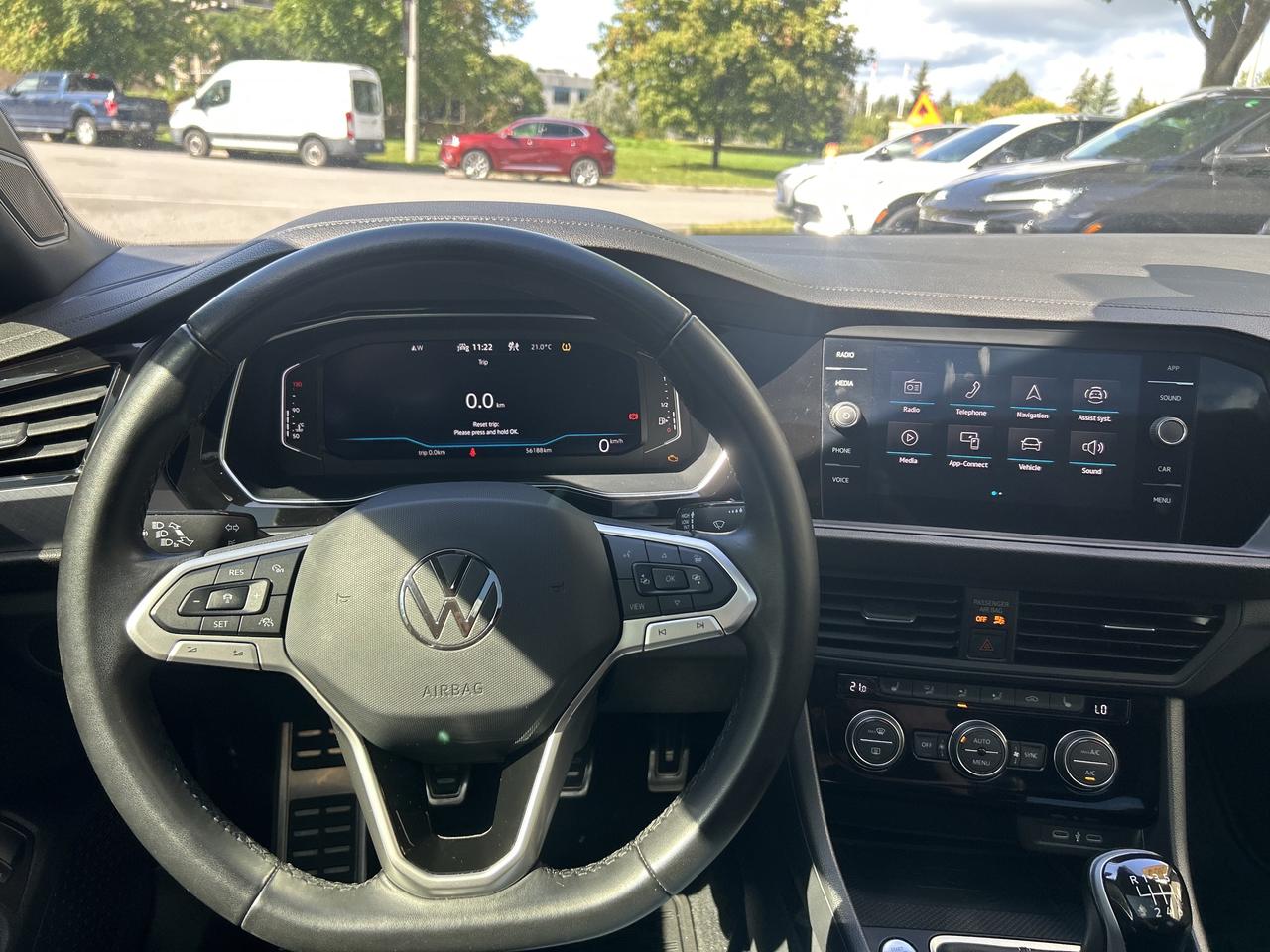 2024 Volkswagen Jetta Comfortline - ONLY 56K, APPLE CARPLAY, NAV & MORE! Photo19